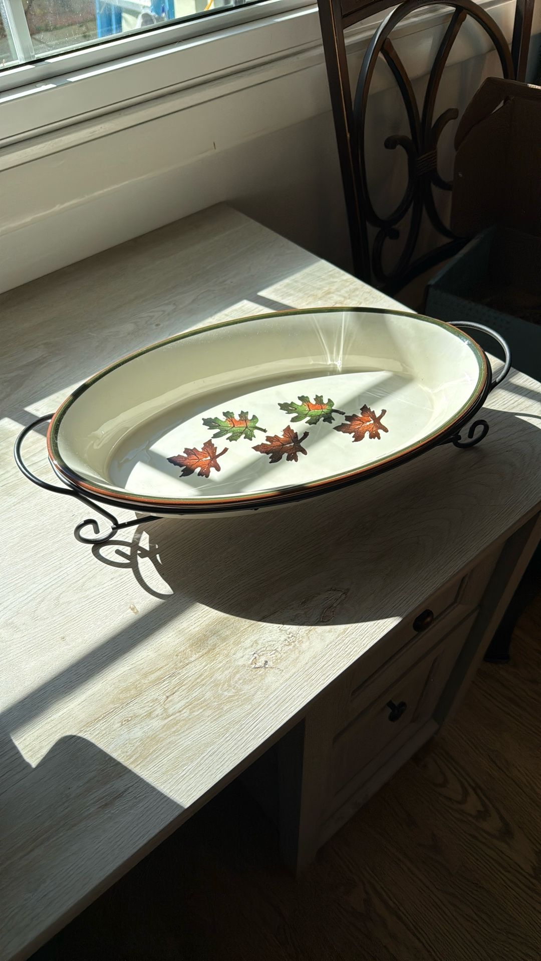 International Silver Company Oval Pie Plate With Leaf Design Includes Stand