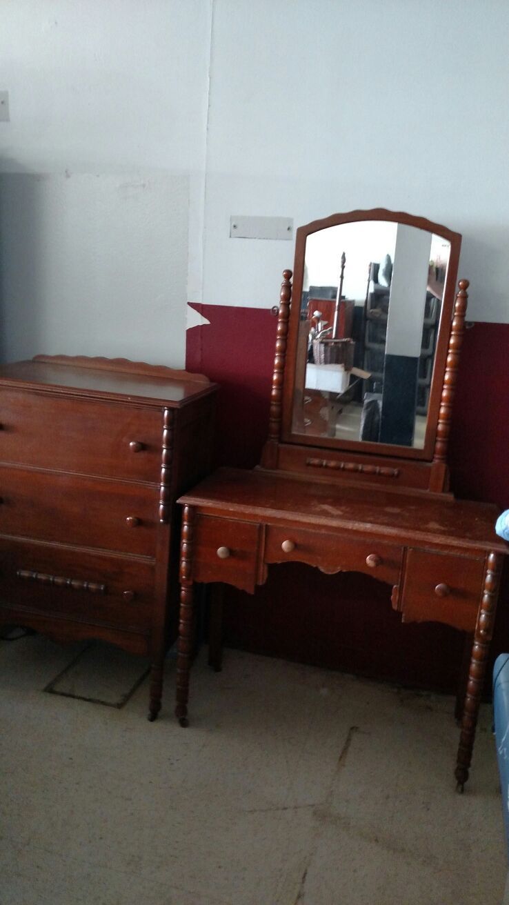 Vintage Myers-Spalti mfg dresser & vanity