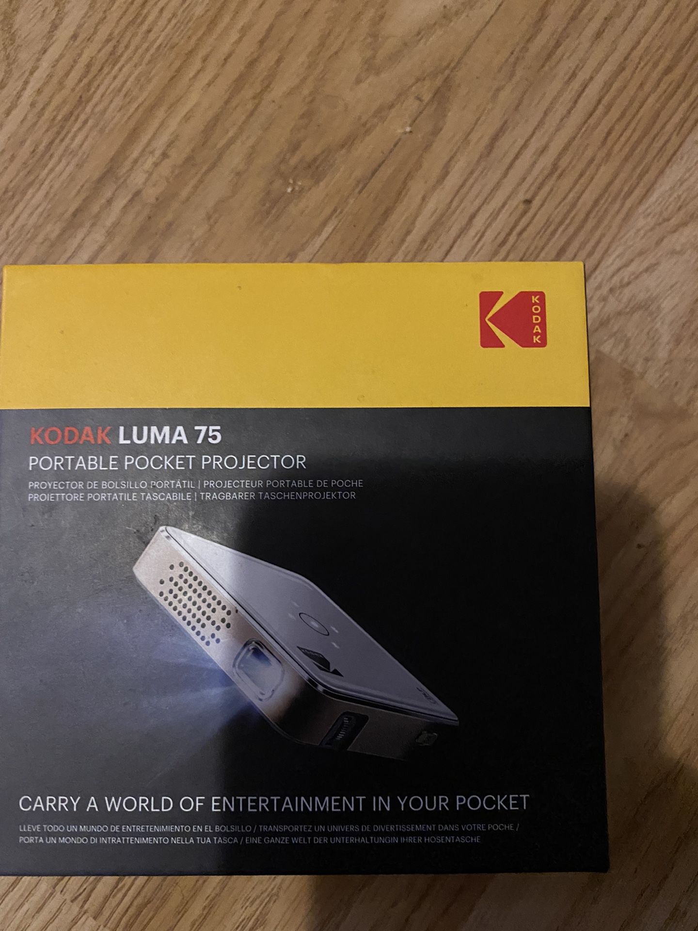 KODAK LUMA 75 Portable Pocket Projector