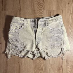 Levi Women’s Shorts 501 Size 30w 30L