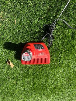 Milwaukee M12 Battery Charger