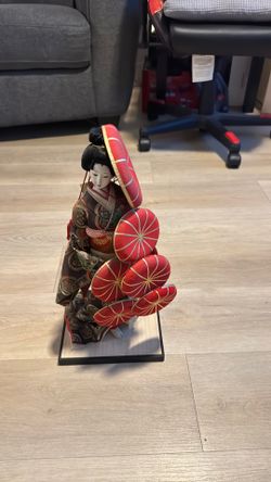 Vintage  196o japanese hat  dance  geisha doll