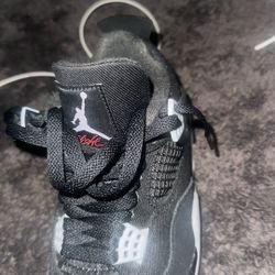 Jordan 4’s size 5