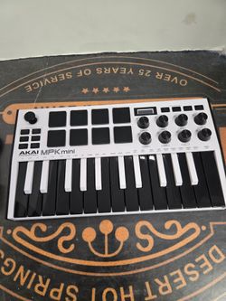 Akai Professional MPK Mini MIDI Keyboard