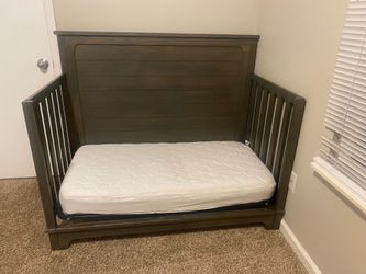 Convertible crib/toddler bed