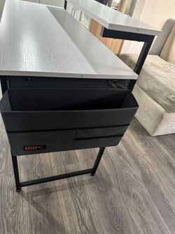 Desk in very good condition, almost new, excellent, white with black, no scratches, I need to remove it