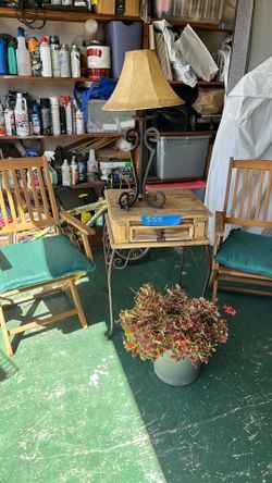 Table w chairs and lamp and plant
