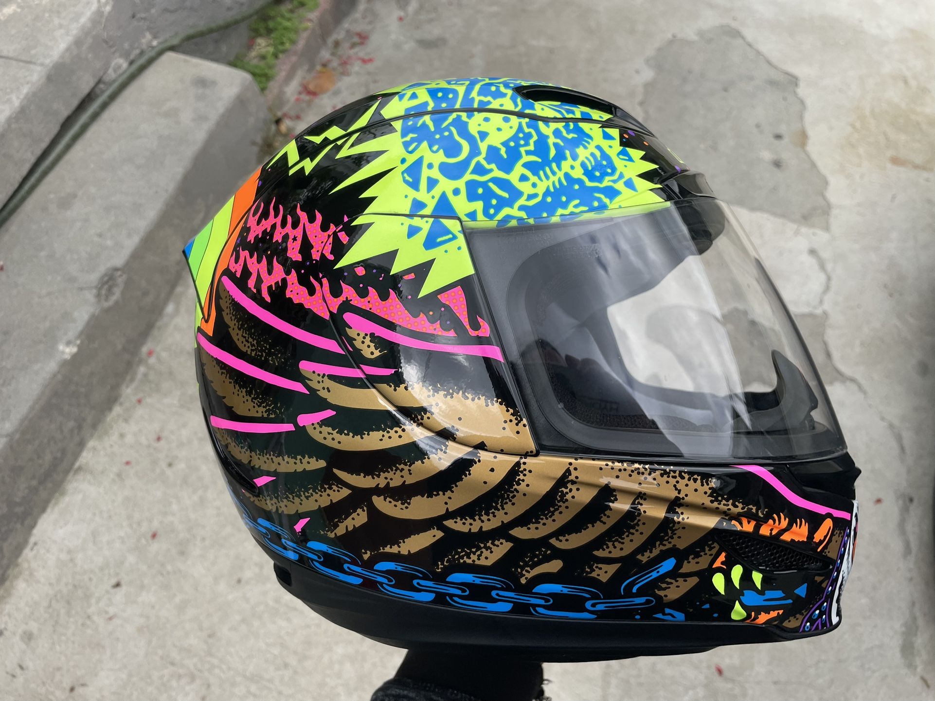 Icon . Medium Size Helmet