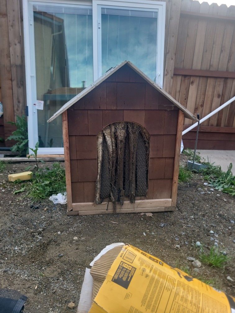 Free Dog House