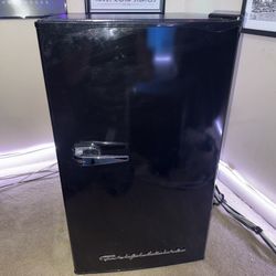 Frigidaire mini Fridge 