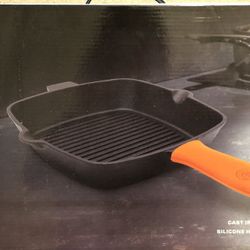 New Chef’s Counter 10” Cast iron grill Pan With Silicone Handle