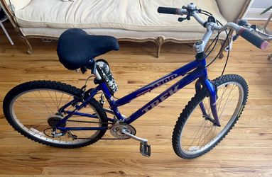 Women’s 17” Aluminum “Trek” Mountain Bike (4300 Series)