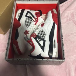 Jordan 4s Fire Reds Size 6y