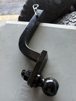 Curt Trailer Hitch And 2” Ball