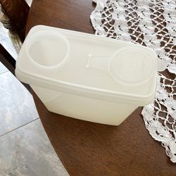 Tupperware Container 