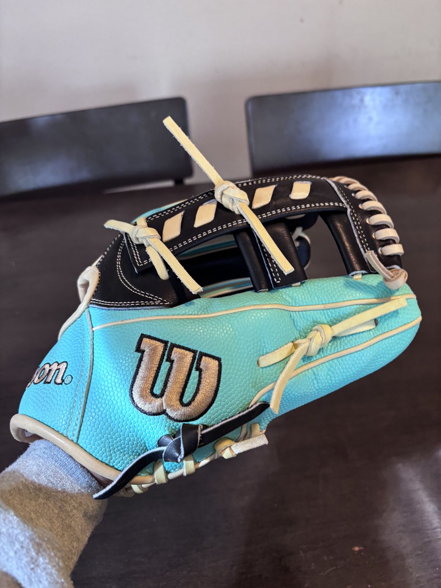 Wilson A2000 11.5” Baseball glove
