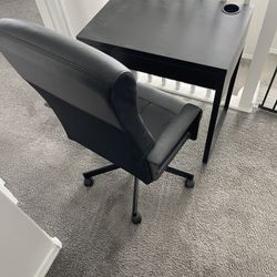 Small Personal Work/school Desk. Do Not Contact Unless You Can Do Full Offer