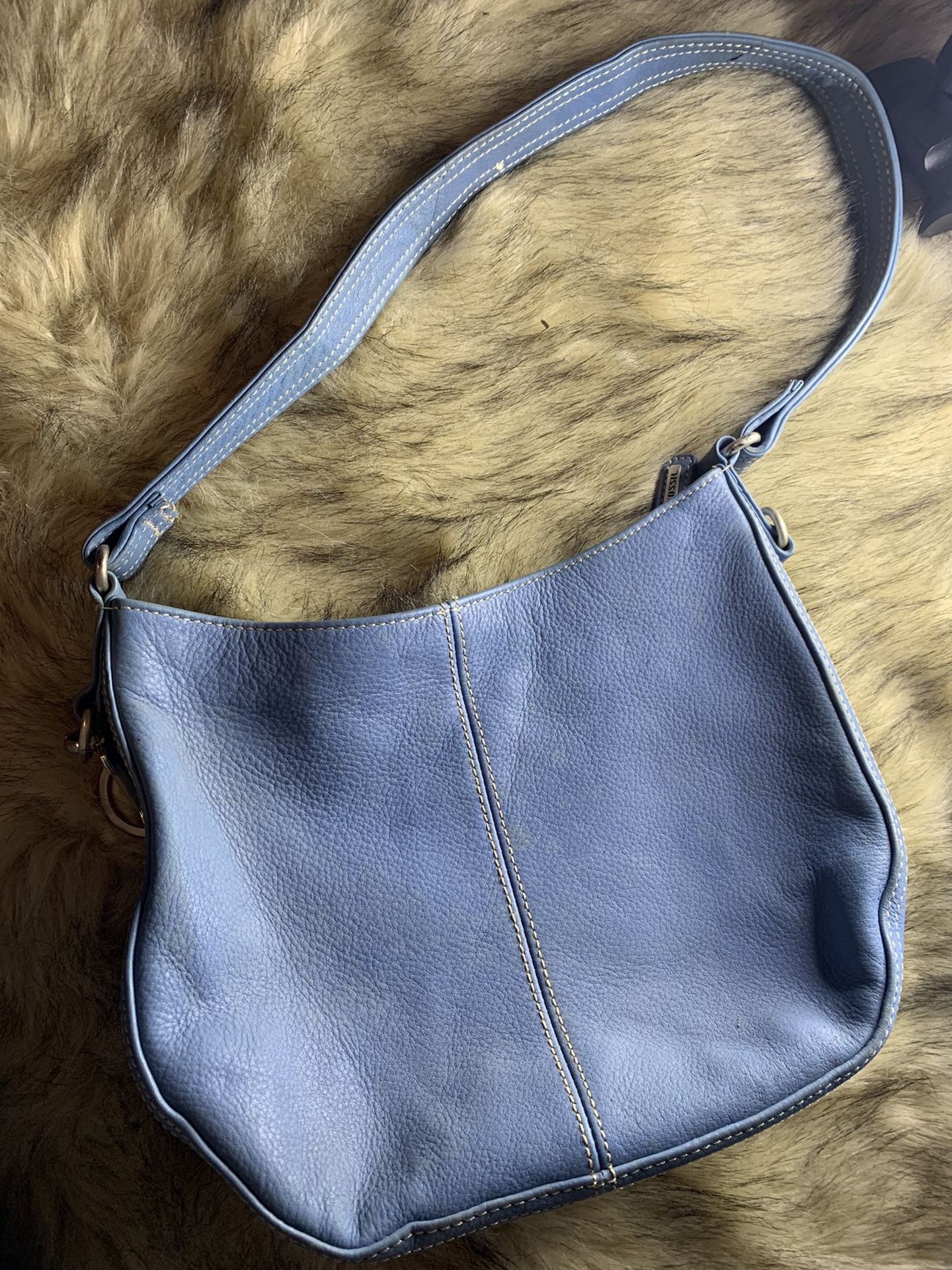 practical and comfortable fossil lady bag ideal for a quick walk in good conditions
