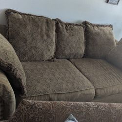 Beautiful Brown Couch like. New  W/Accent  pillows Moving Must Sell Make Offer  