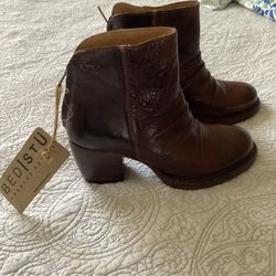 Womens Brown Boots By Bed Stu: