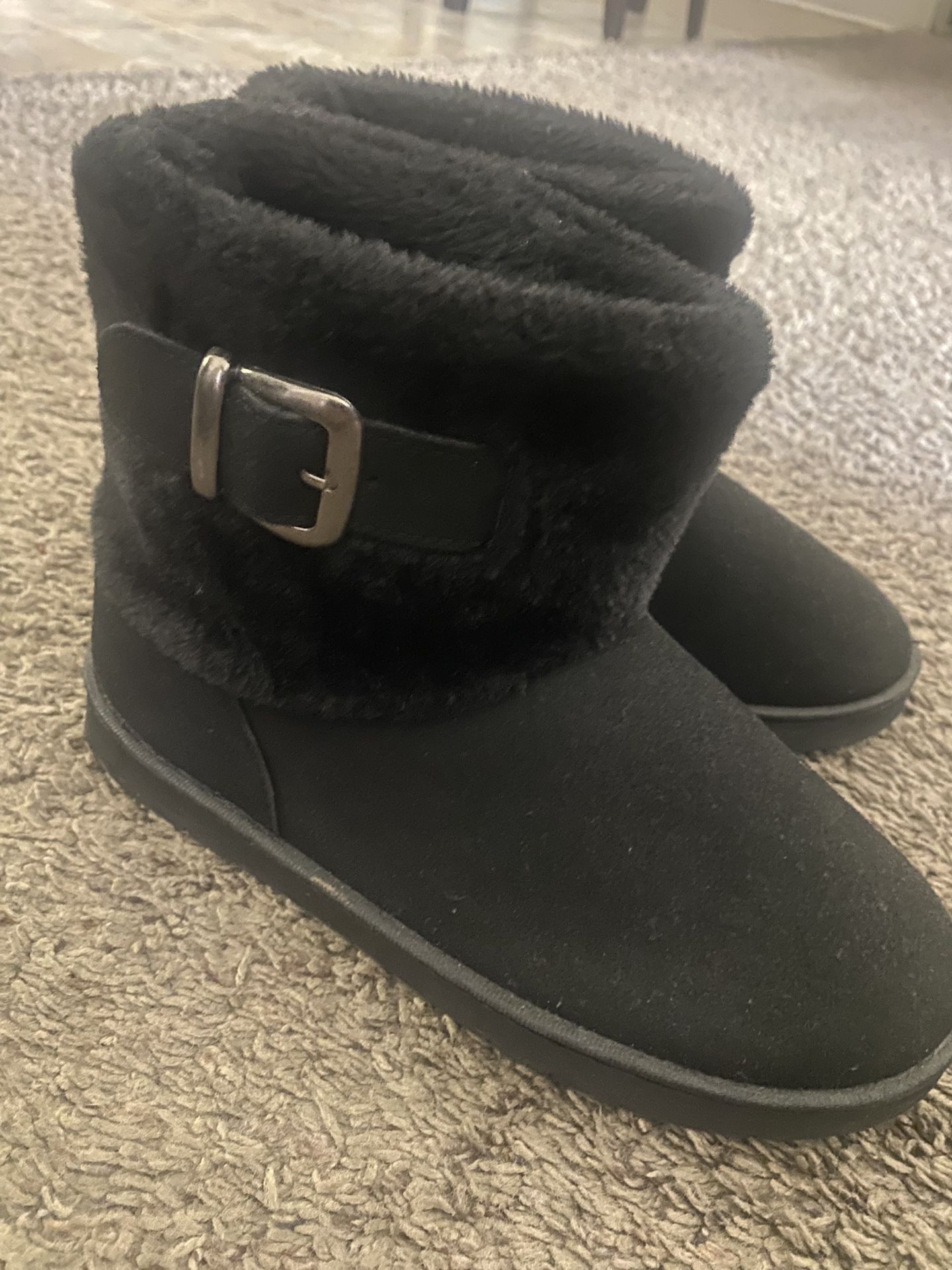 Black fur boots 