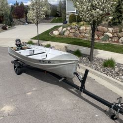 13.5 ft Fishing Boat with a 7.5 Hp Mercury Motor