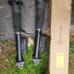 Shocks Off Of A 2017 Mercedes GlS550