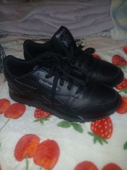 Tennis shoes 👟
