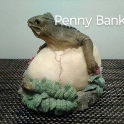 Penny Bank Iguana / Reptile 1994  Egg Hatchling Statue Oklahoma Museum Natural History Coins