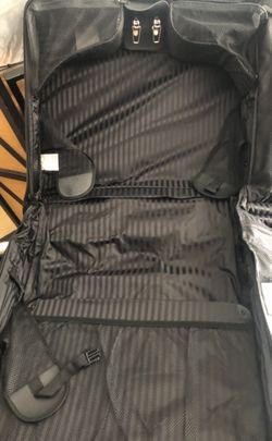 Samsonite suit suitcase