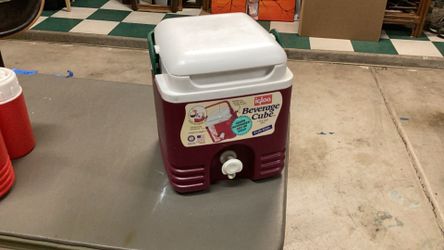 Igloo Beverage Cube Cooler Hot/Cold 1 Gallon/ 3.8 L