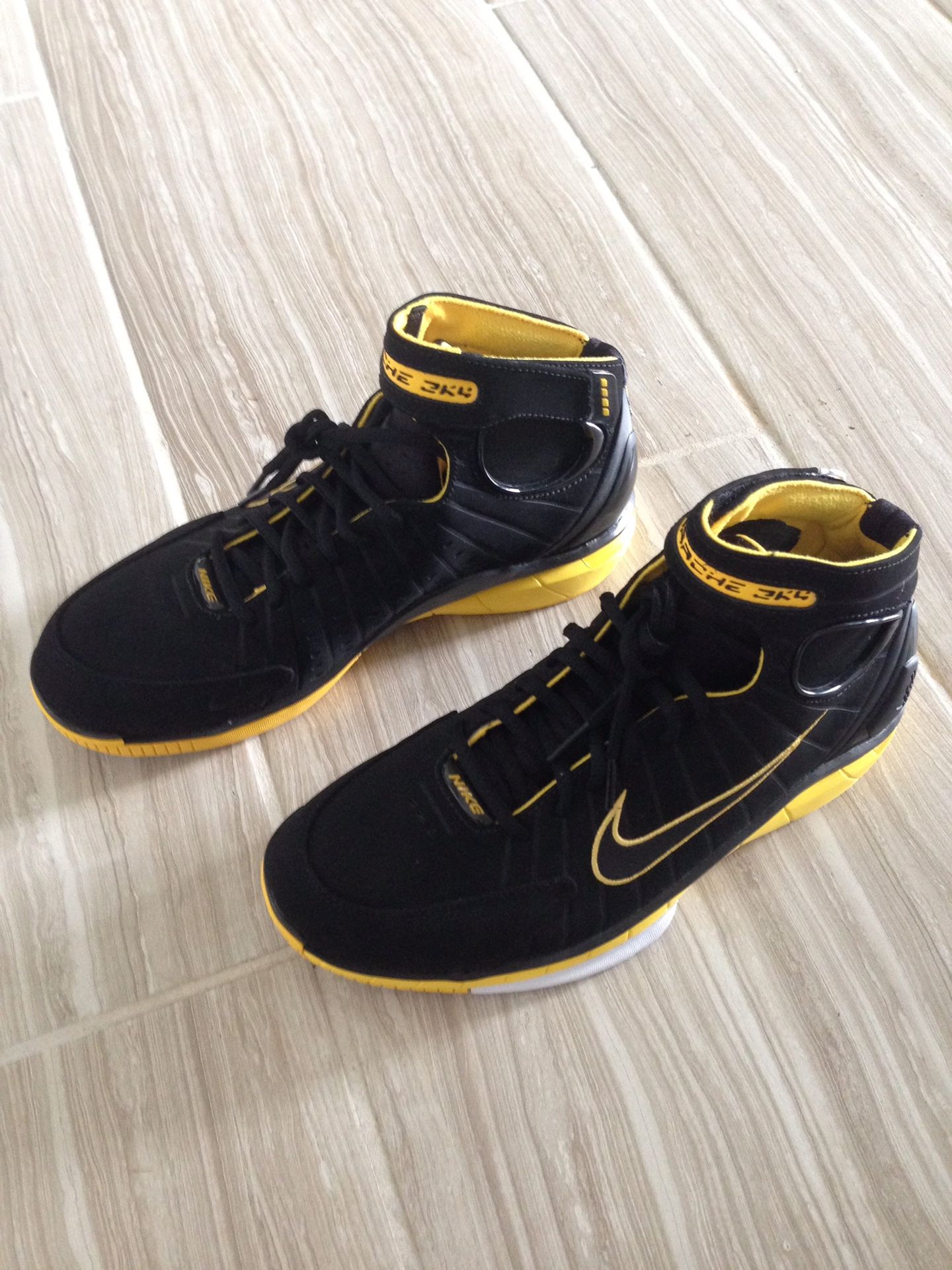 Men's Nike Air Zoom Huarache 2K4 Maize Kobe Bryant Size 9