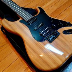 Electric Guitar With Bag And Accessories