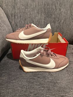 Brand new Women s Nike pacific LTR size 8.5