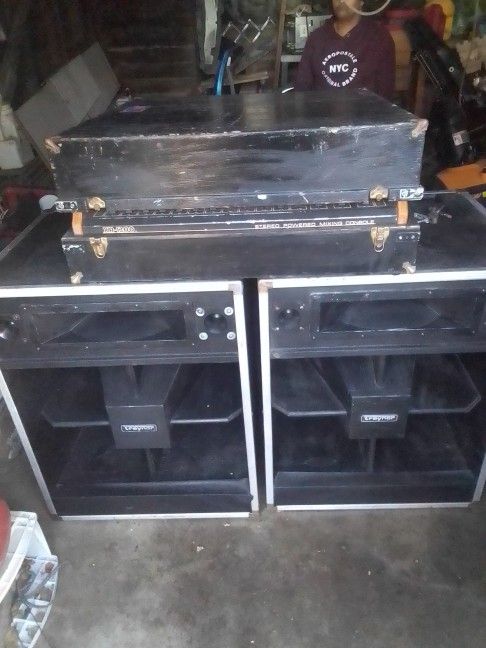 Peavey Xr-1200 Amp Mixer EQ And Speakers 18 Inch Subs Everything Works