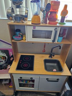 Kids wooden toy kitchen