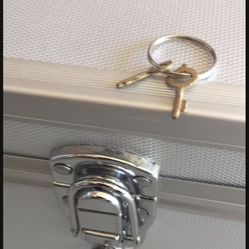 Metal lockbox with  FREE  lOCK &  2 Keys
