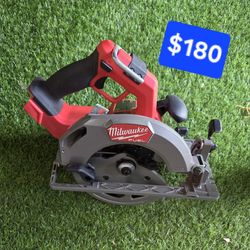 Milwaukee
M18 FUEL 18V Lithium-Ion Brushless Cordless 7-1/4 in. Circular Saw (Tool-Only)