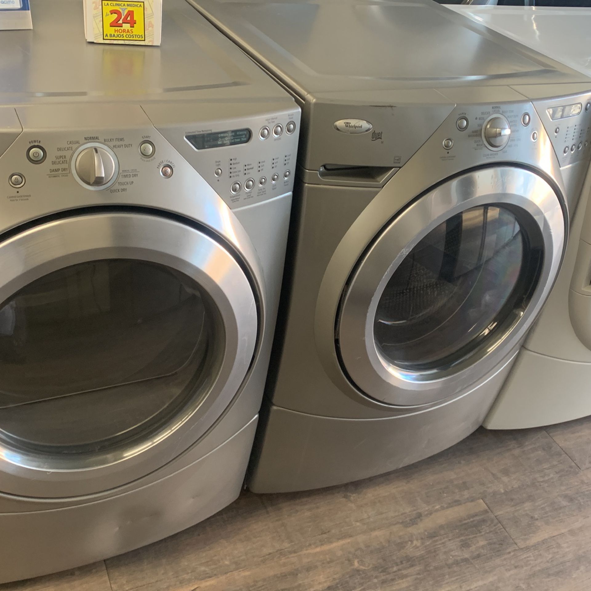 WHIRLPOOL DUET FRONT LOAD WASHER AND GAS DRYER SET