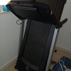 Treadmill  Golds Gym