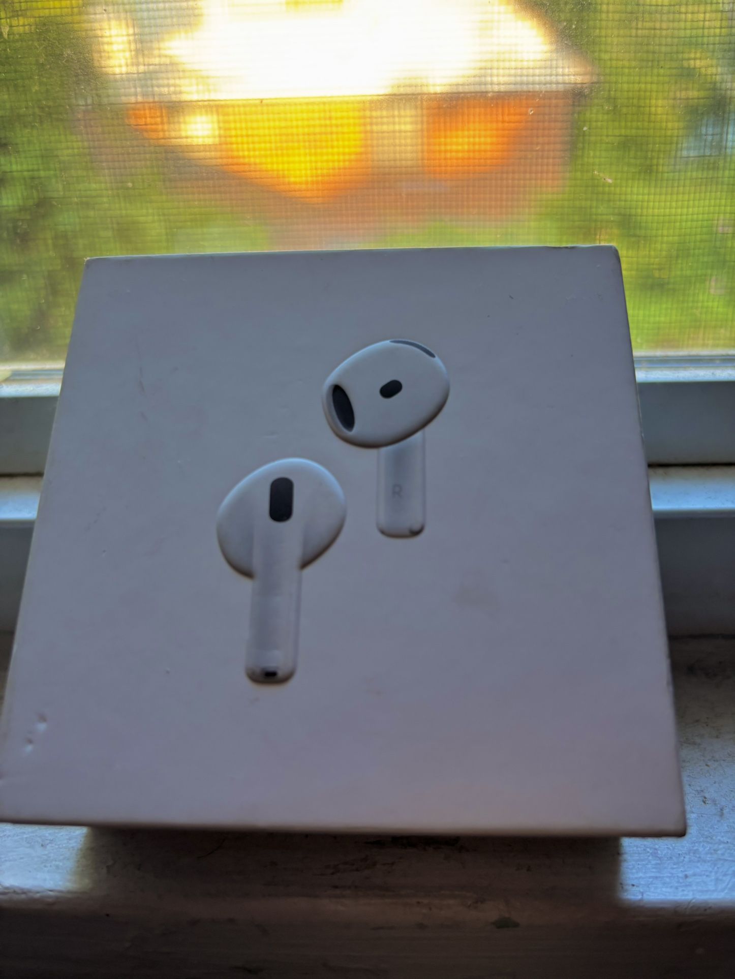 Apple AirPod 4s active noise cancellation