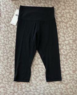 Alo Black Capris $40 **READ DESCRIPTION**