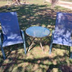 2 CHAIRS & TABLE.   MARTINSVILLE 