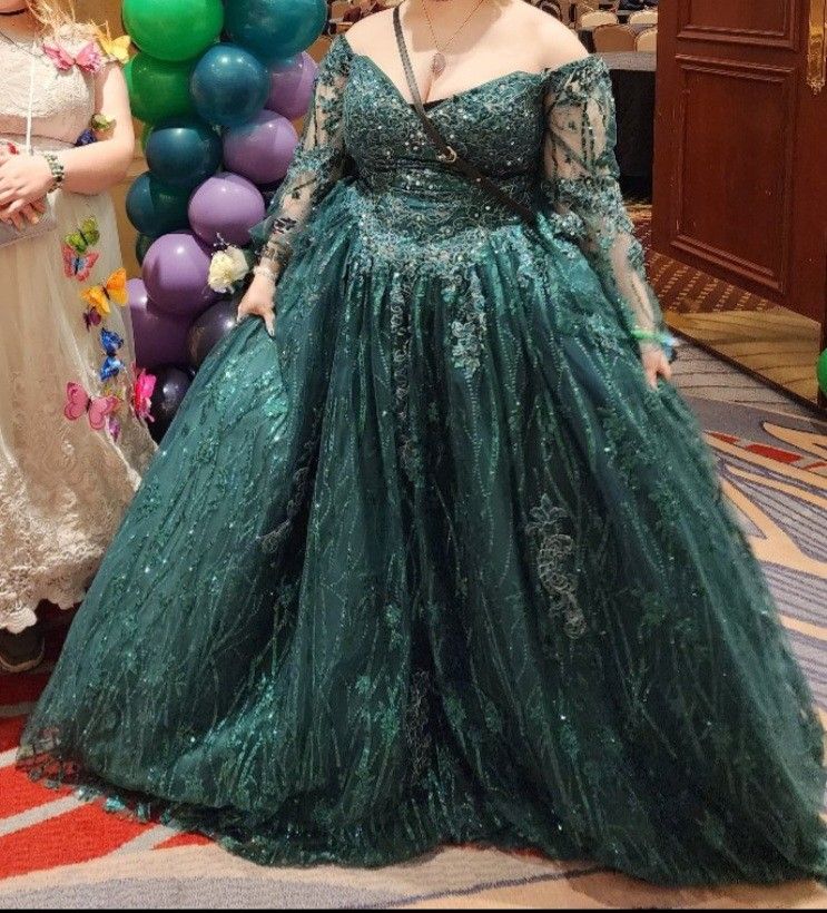 Prom Dress/ Quinceanera Gown Size: 16-18