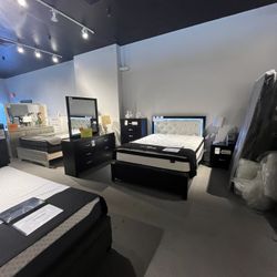 Black Queen 4PC Bedroom Set 