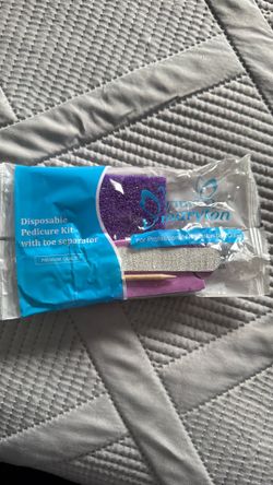 Disponible pedicure kit with toe separator