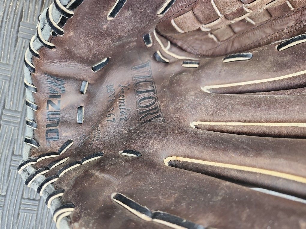 Beautiful Mizuno Right Hand Throw MVP Victory Premier Leather Baseball/Softball Glove