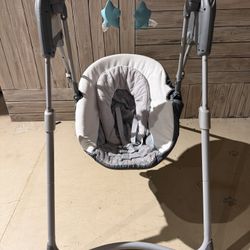 Graco Slim Spaces Compact Baby Swing