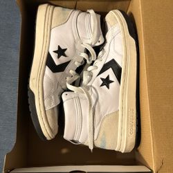Converse 7 1/2 Mens / 9 Women’s Sneakers 