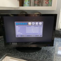 Dynex 22 Inch LCD TV With Remote 